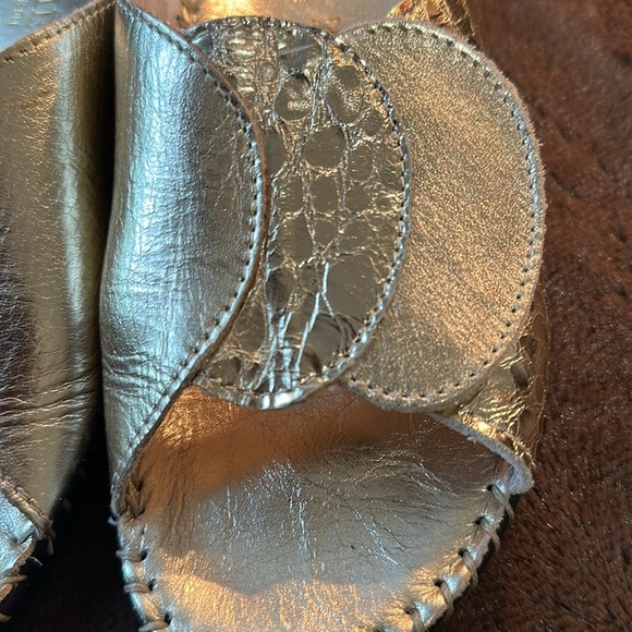 NWOB LA PLUME Paola Gold Slide Sandal Sz  7 - Picture 6 of 14